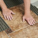 مبلط بالخبر